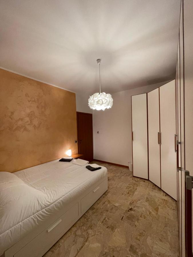 Appartamento Privato A Piacenza Con 3 Camere Matrimoniali Exterior photo