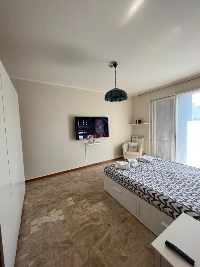 Appartamento Privato A Piacenza Con 3 Camere Matrimoniali Exterior photo
